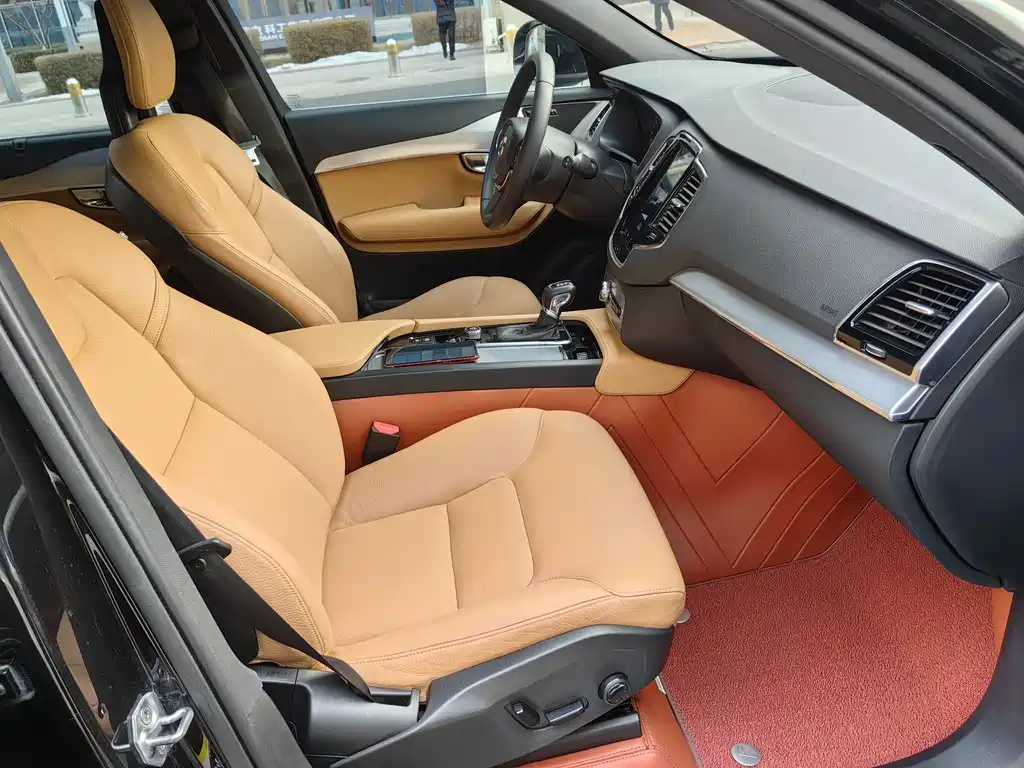Volvo XC90 2018 — фото 20