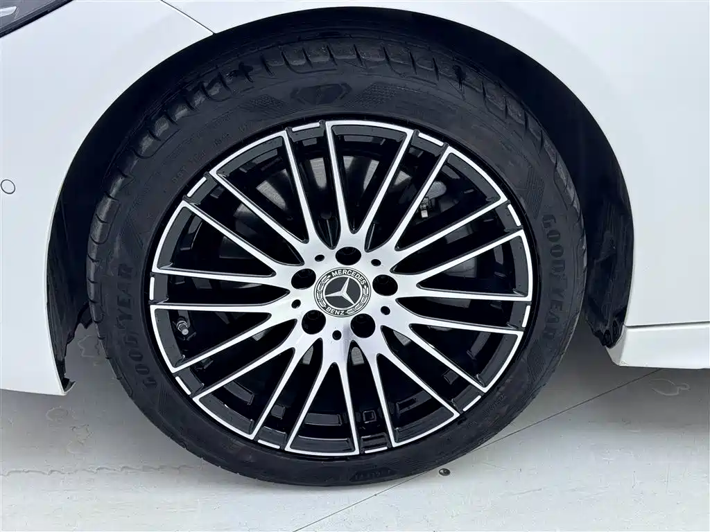 Mercedes-Benz C-Class 2023 — фото 11