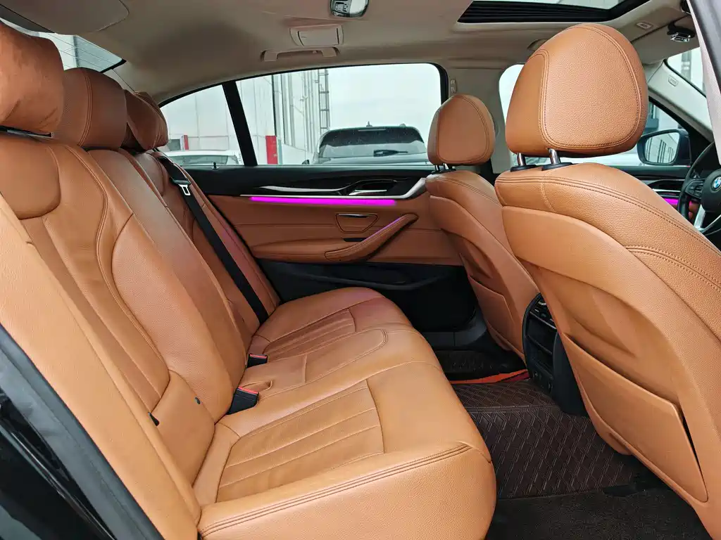 BMW 5 Series 2017 — фото 16