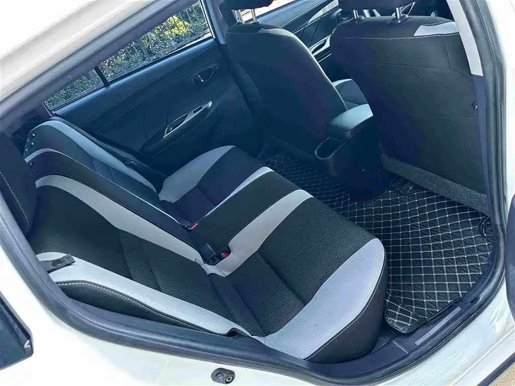 Toyota Yaris L 2021 — фото 13