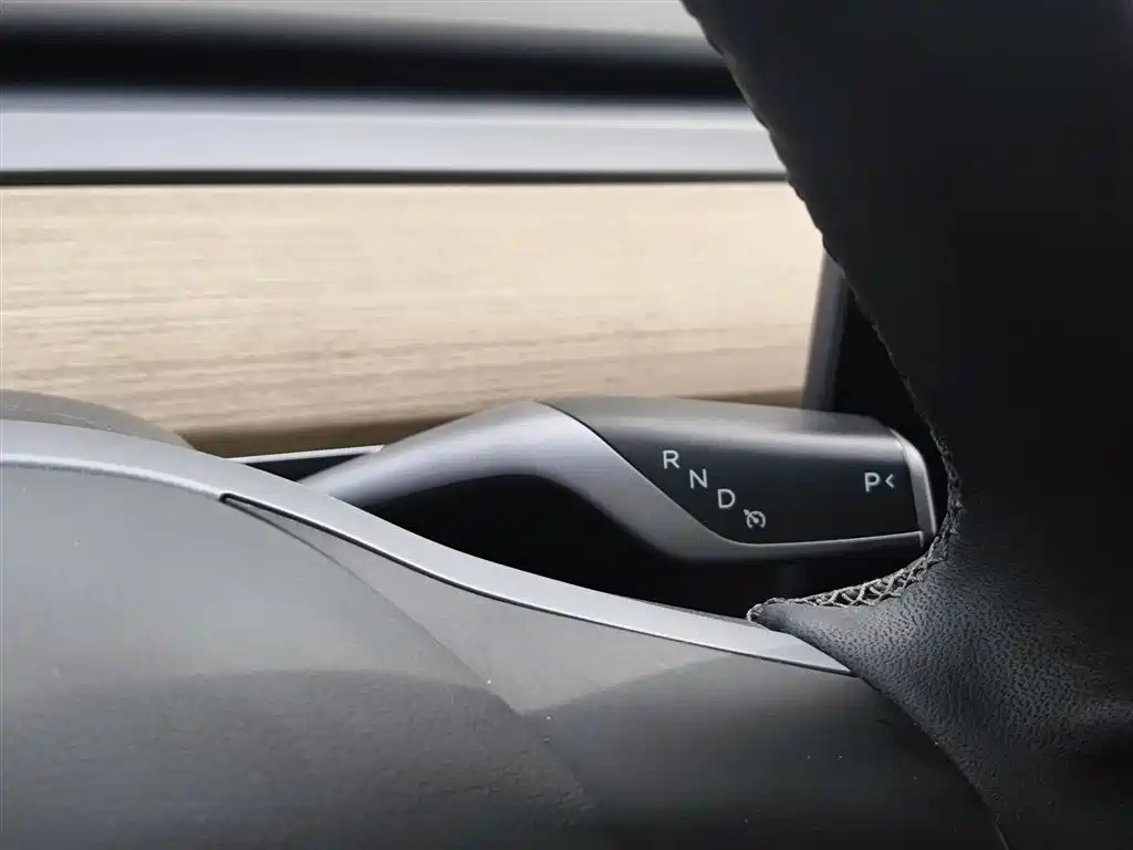 Tesla Model Y 2023 — фото 10