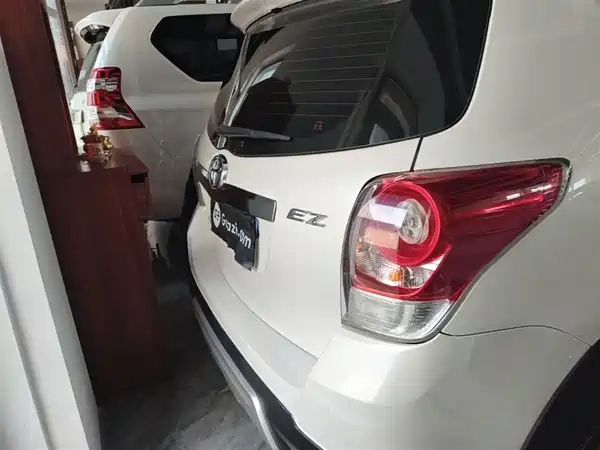 Toyota Yizhi 2015