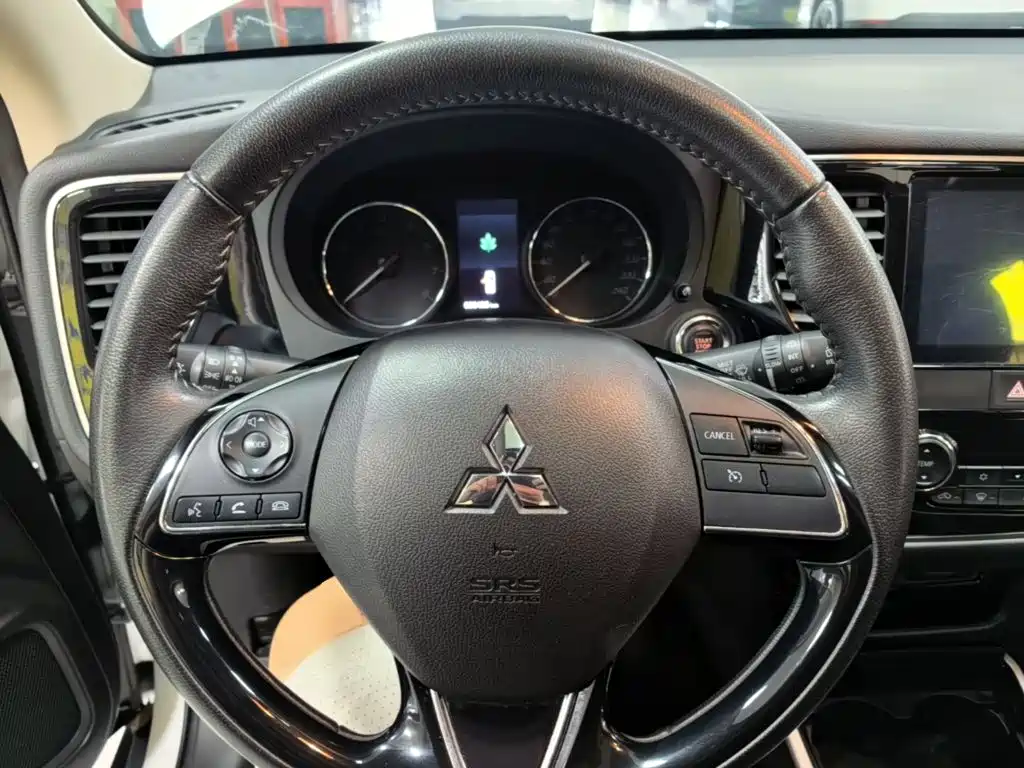 Mitsubishi Outlander 2020 — фото 11