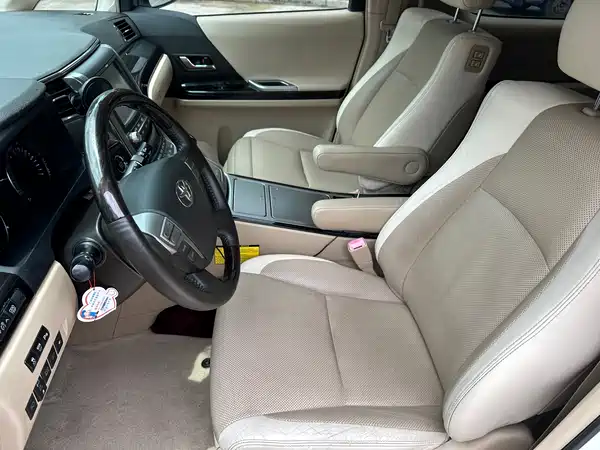 Toyota Alphard 2012
