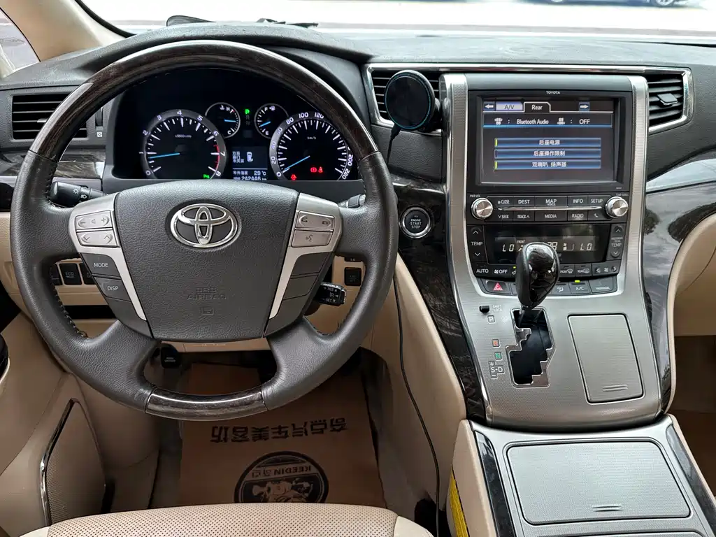 Toyota Alphard 2015 — фото 14