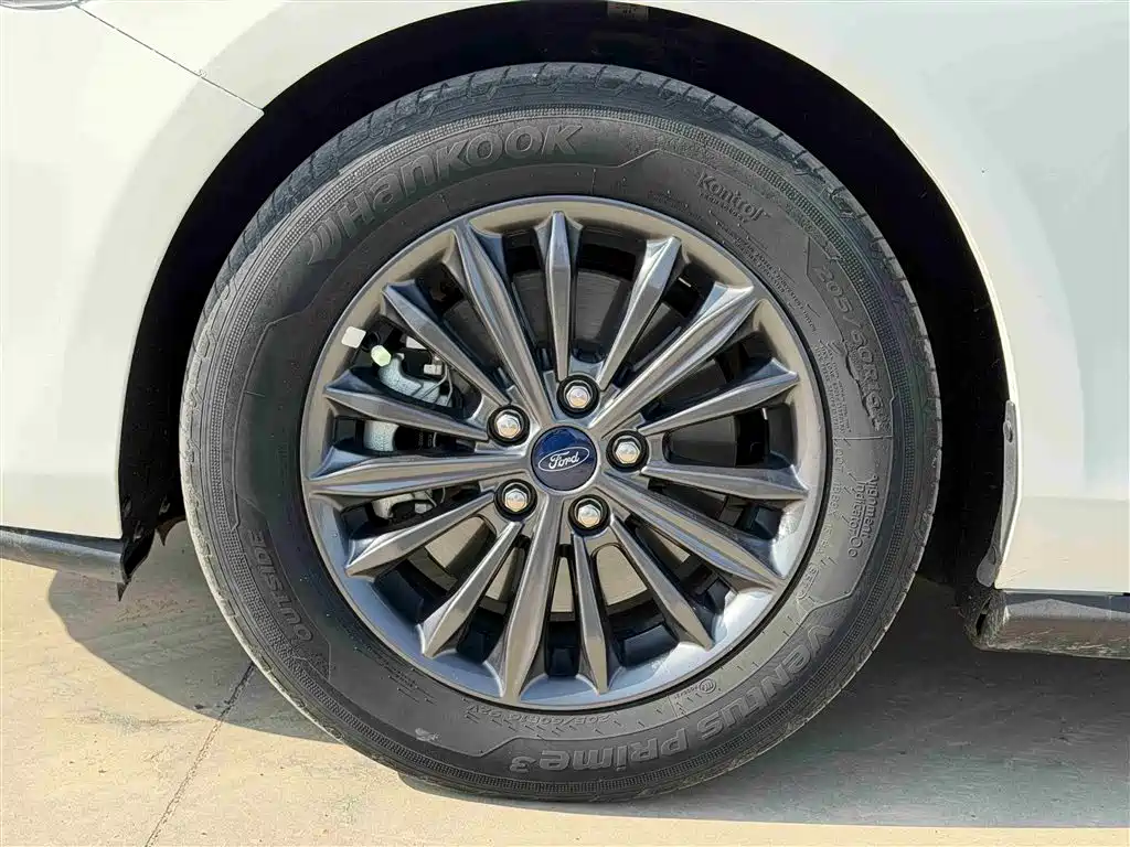 Ford Focus 2022 — фото 14