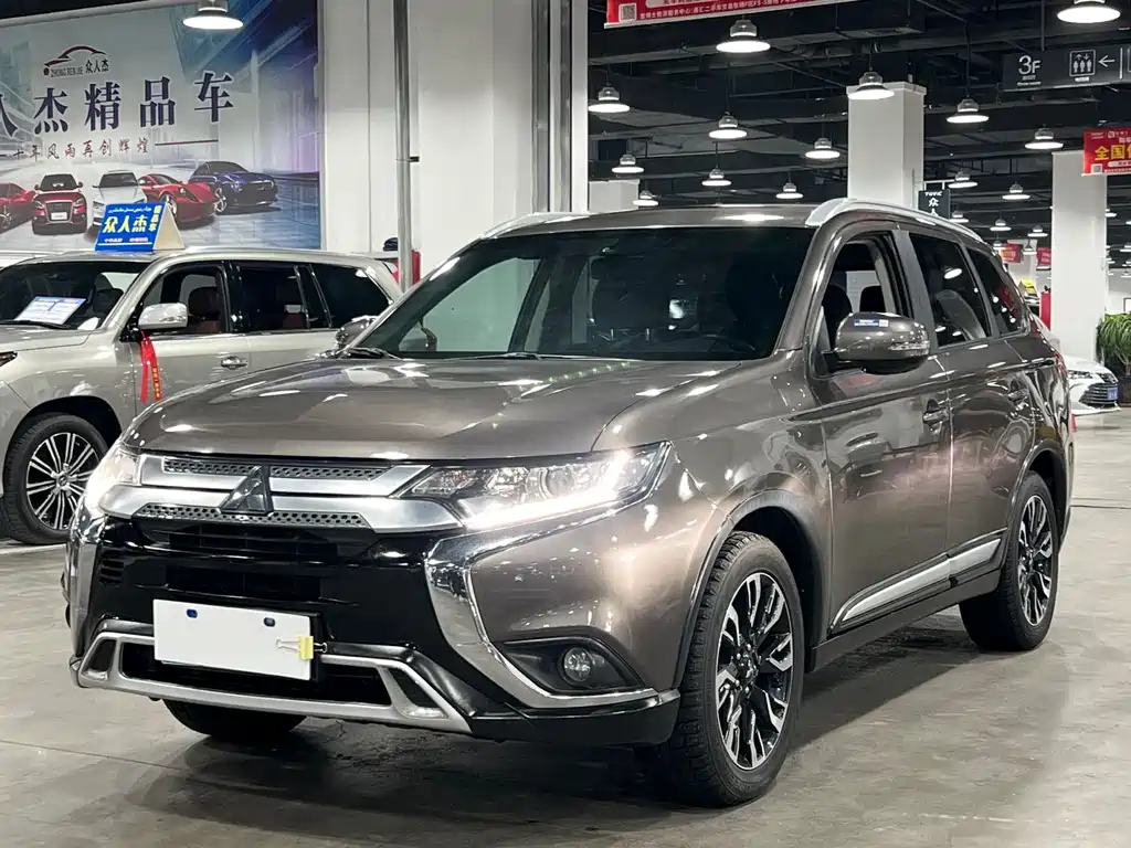 Mitsubishi Outlander 2020 — фото 3
