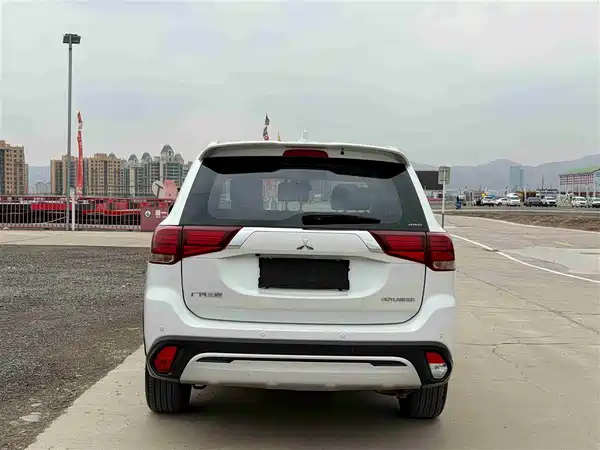Mitsubishi Outlander 2020