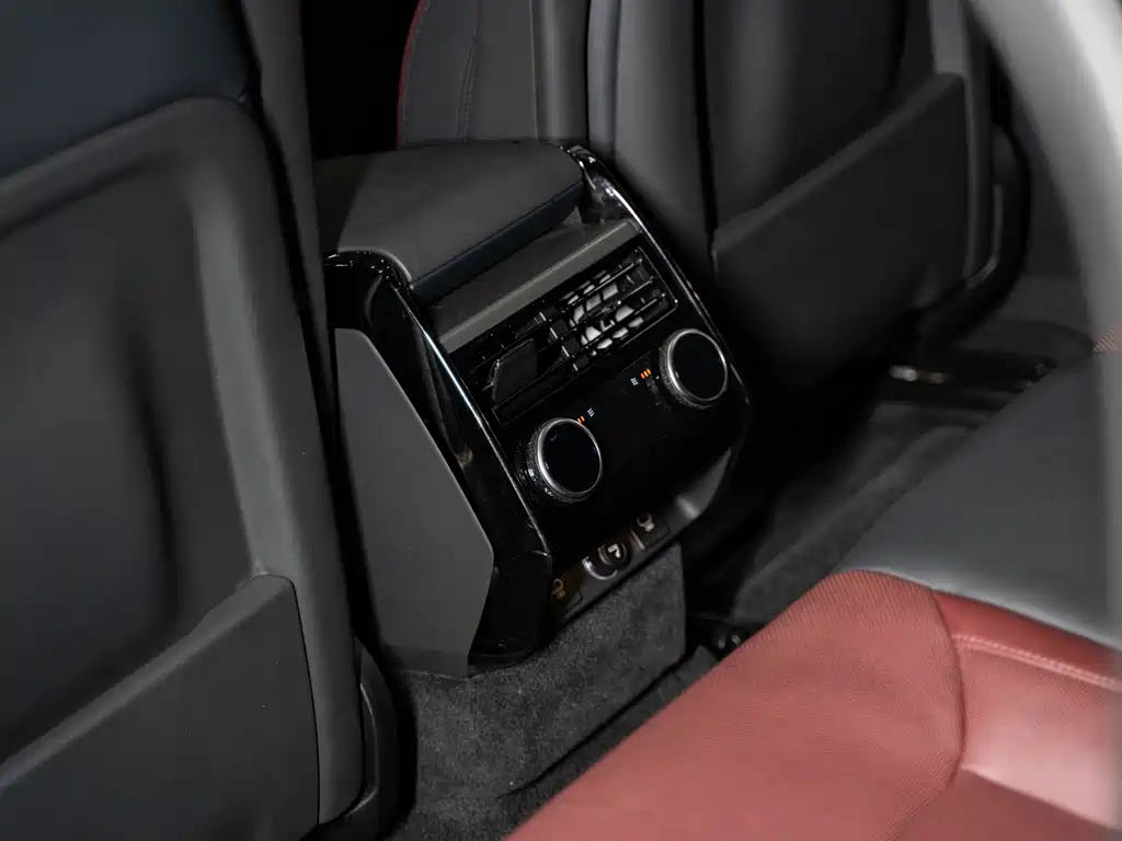 Land Rover Sport 2023 — фото 17