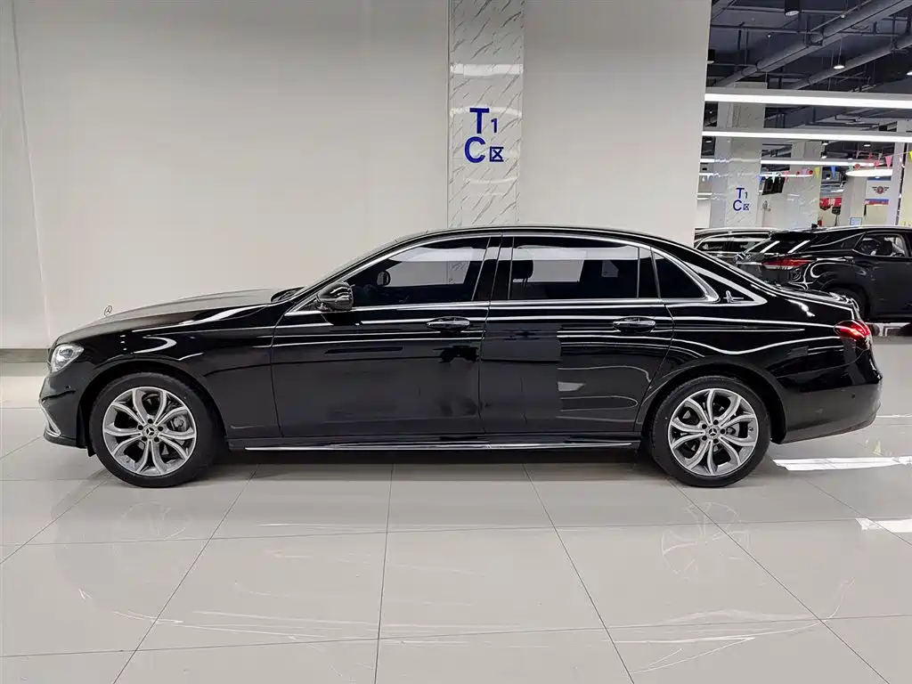 Mercedes-Benz E-Class 2023 — фото 3