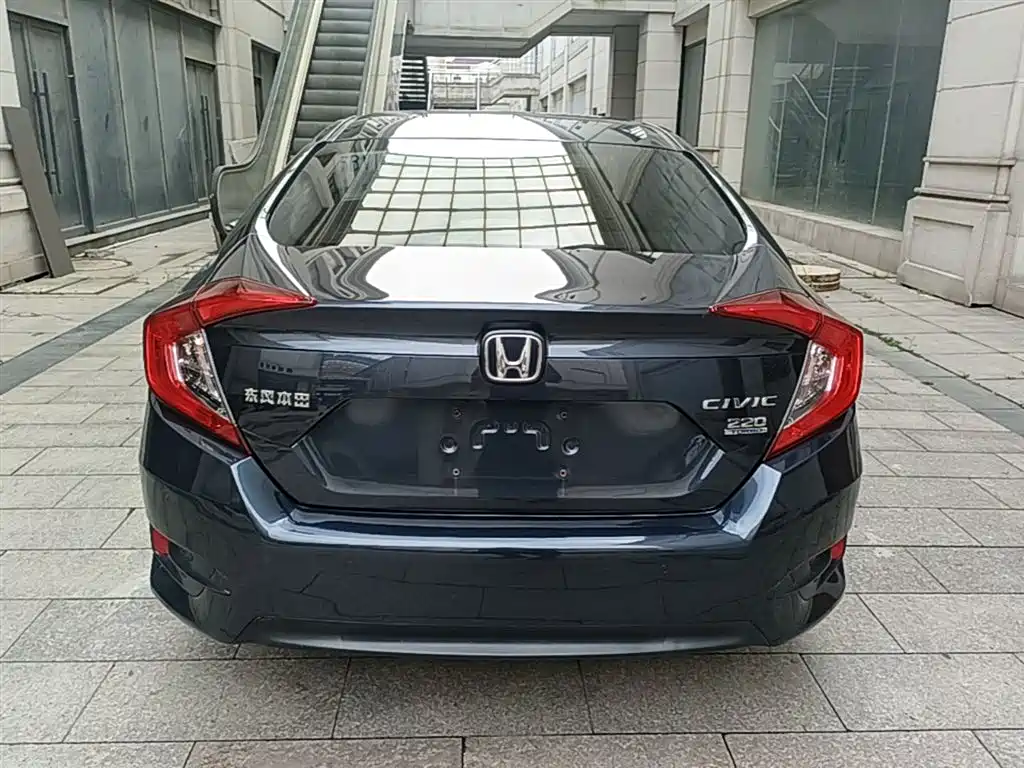 Honda Civic 2018 — фото 6