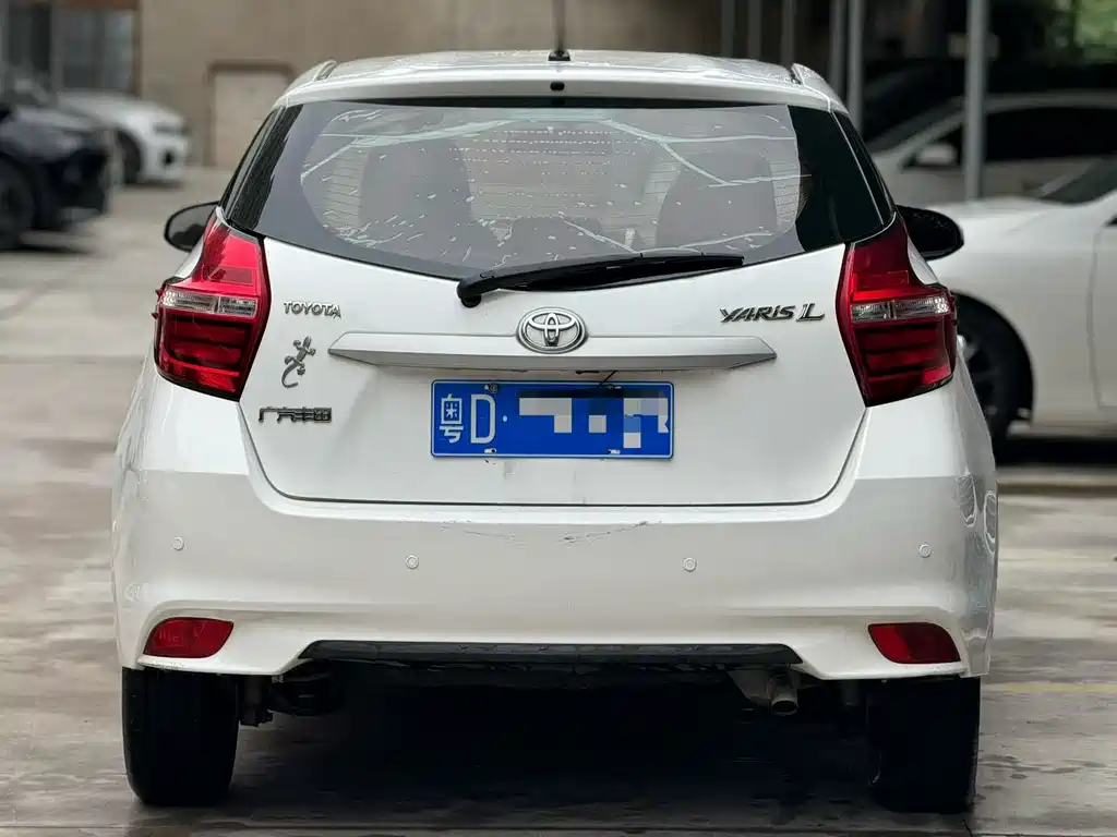 Toyota Yaris L 2017 — фото 9