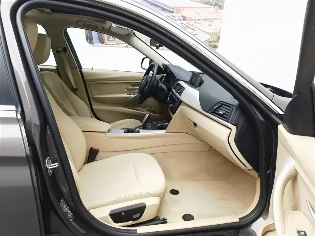 BMW 3 Series 2015 — фото 23