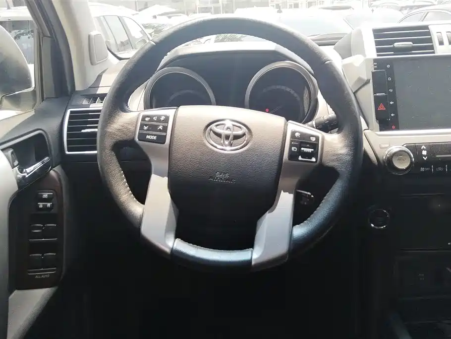Toyota Prado 2016 — фото 15