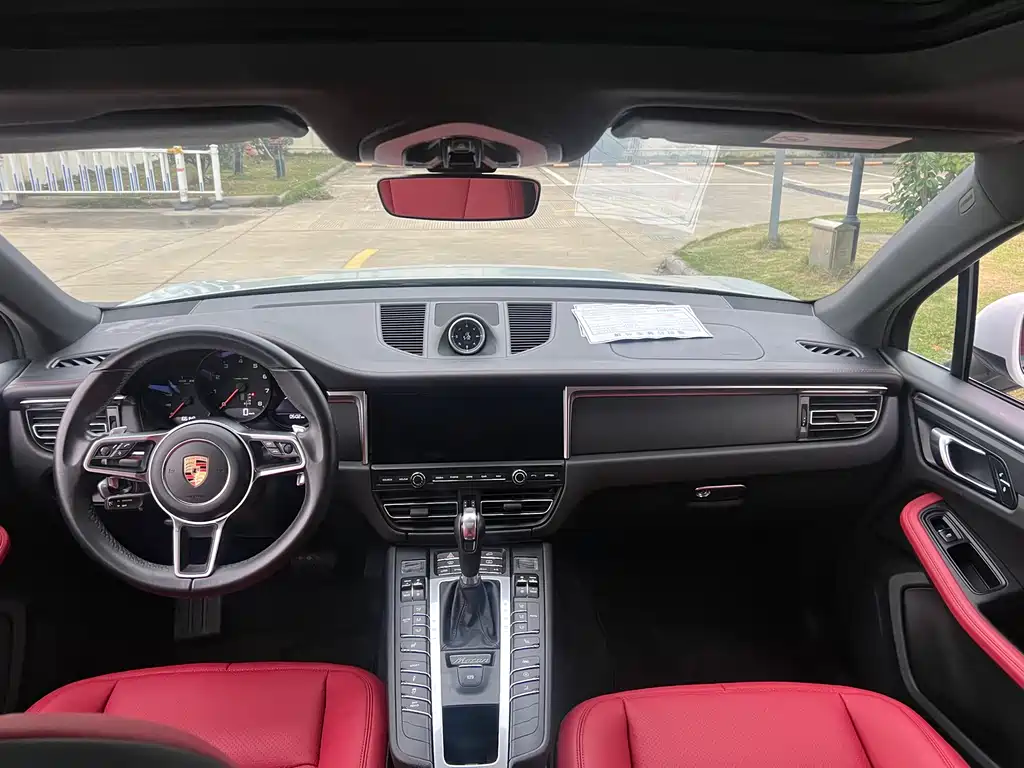 Porsche Macan 2019 — фото 21