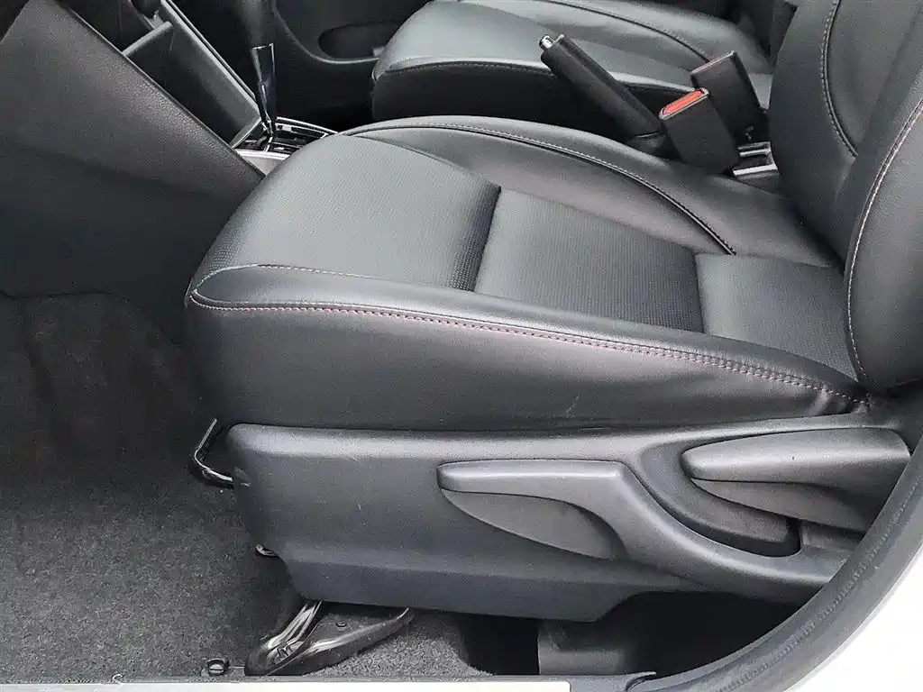 Toyota Yaris L 2020 — фото 20