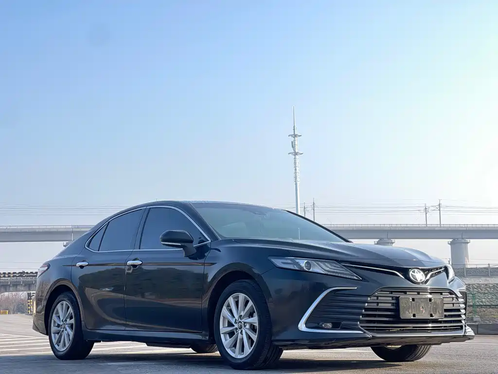 Toyota Camry 2023 — фото 3