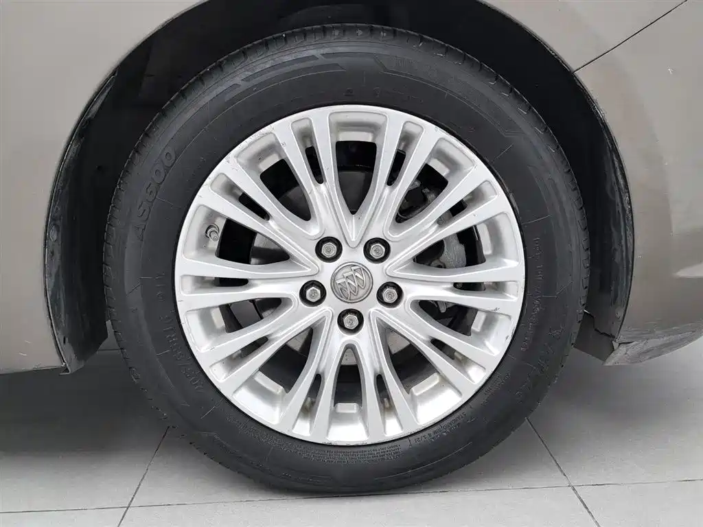 Buick Excelle 2015 — фото 17