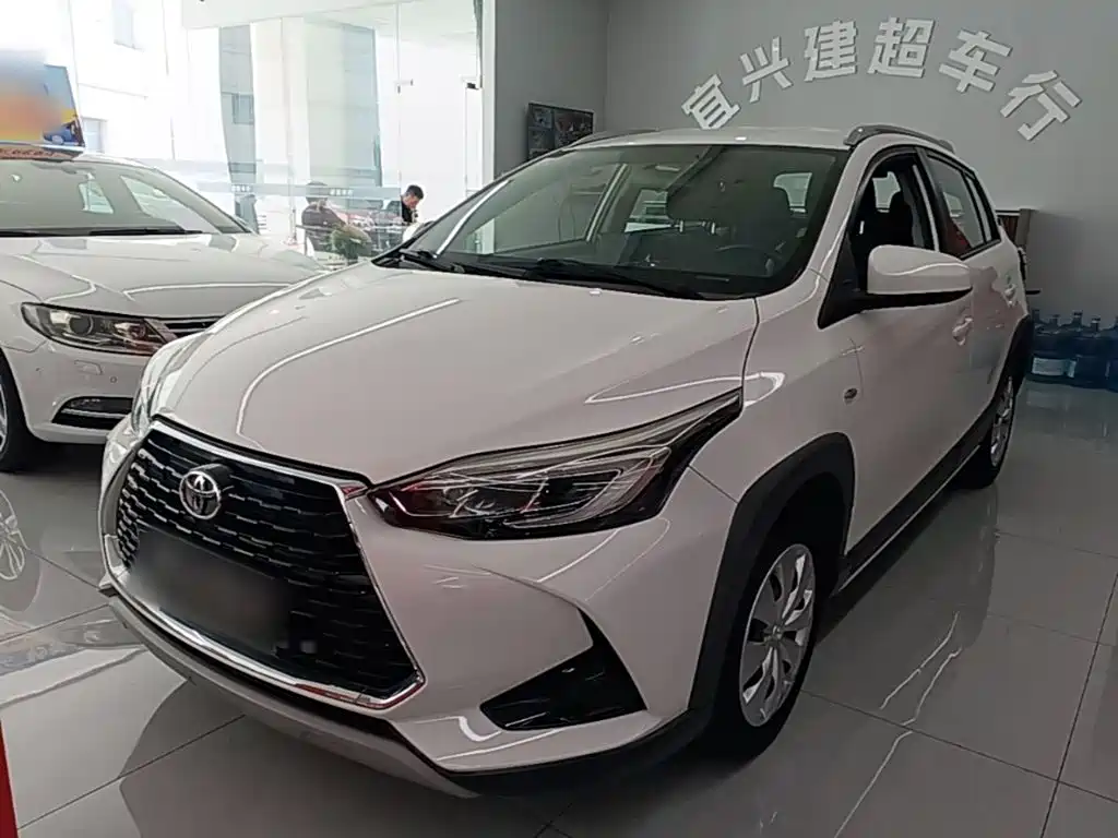 Toyota Yaris L 2021 — фото 1