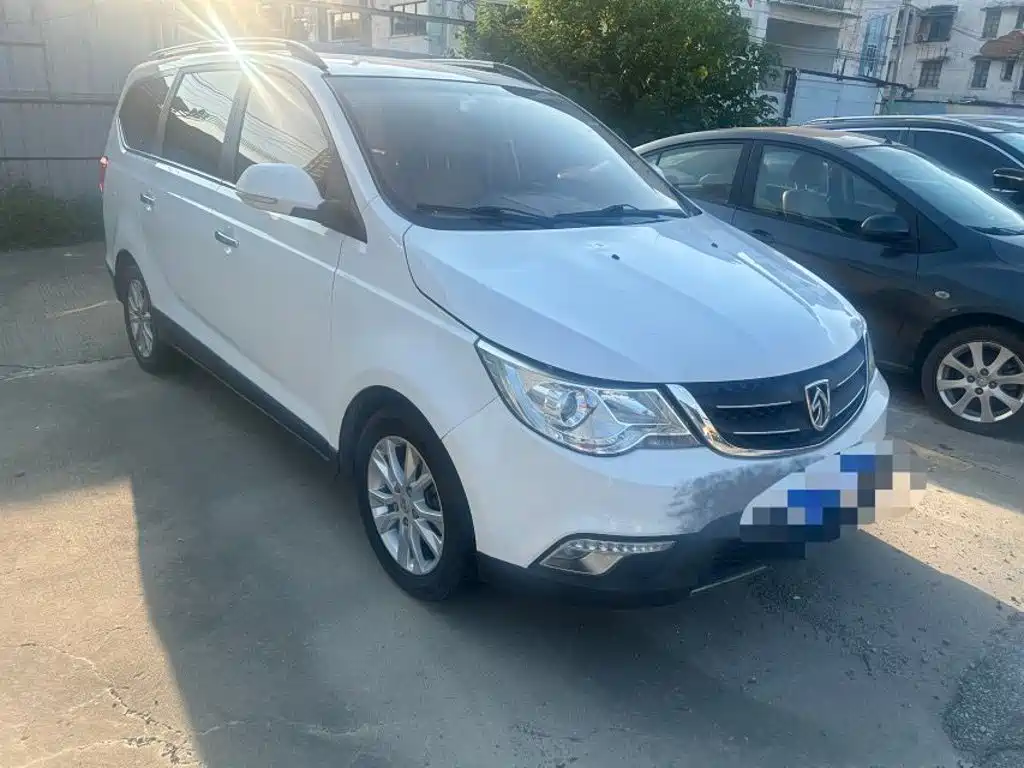 Baojun 730 2015