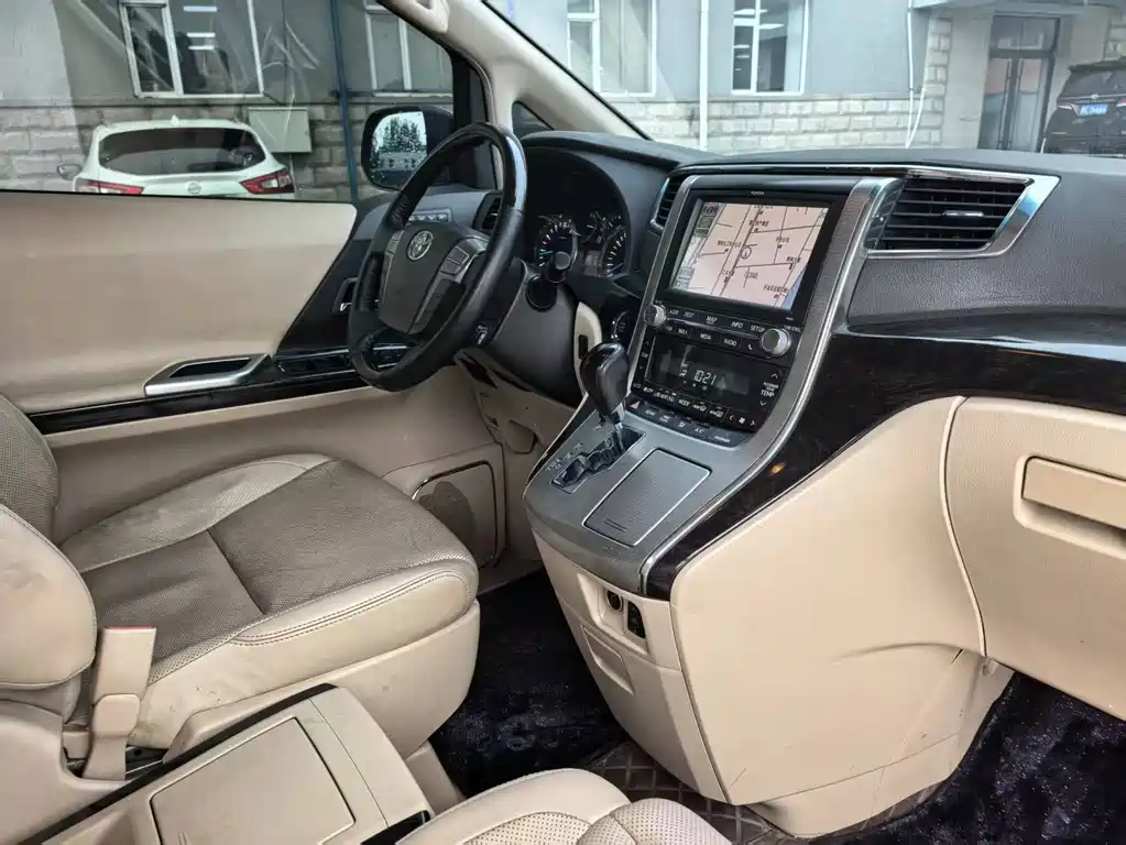 Toyota Alphard 2012 — фото 11