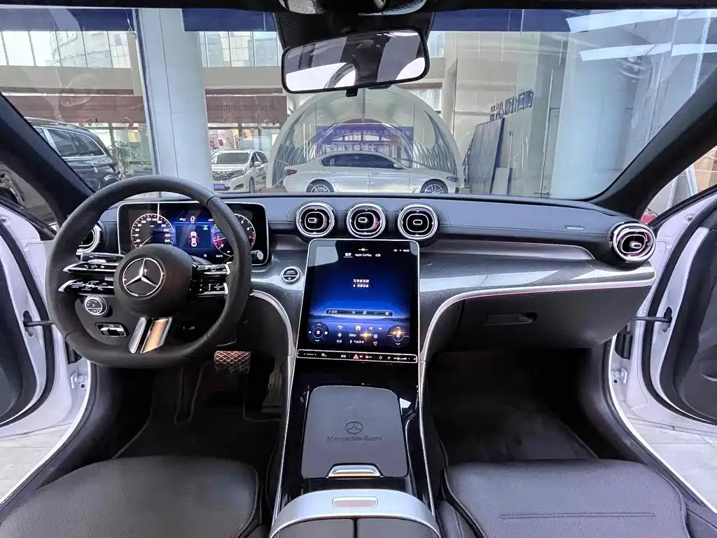 Mercedes-Benz C-Class 2025 — фото 8