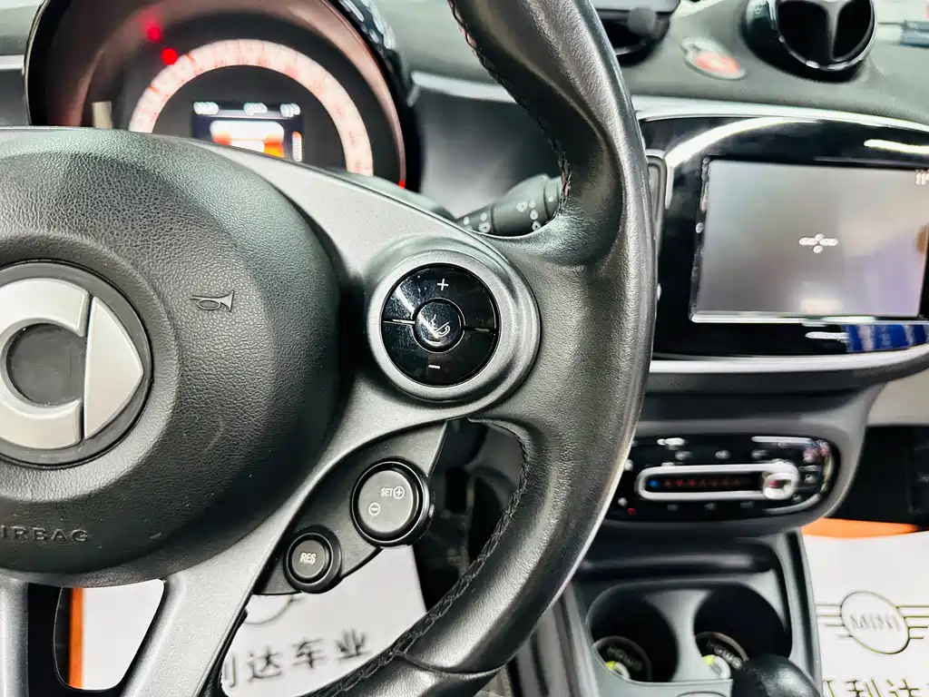 smart Fortwo 2017 — фото 37