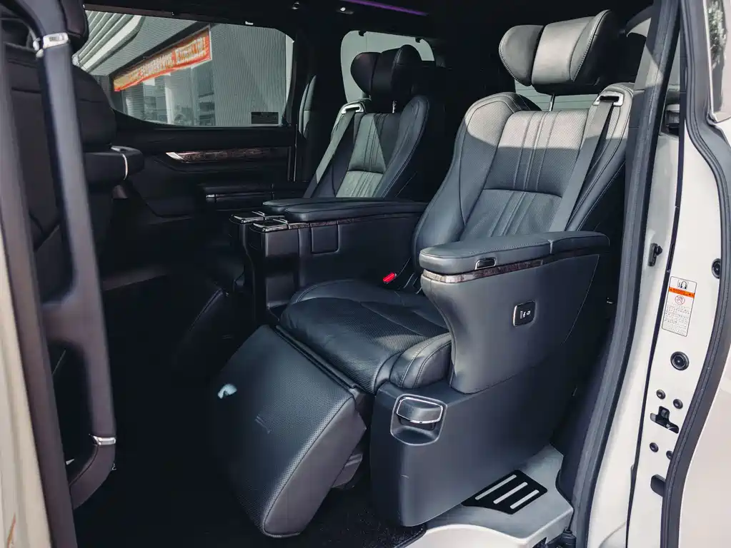 Toyota Alphard 2021 — фото 9