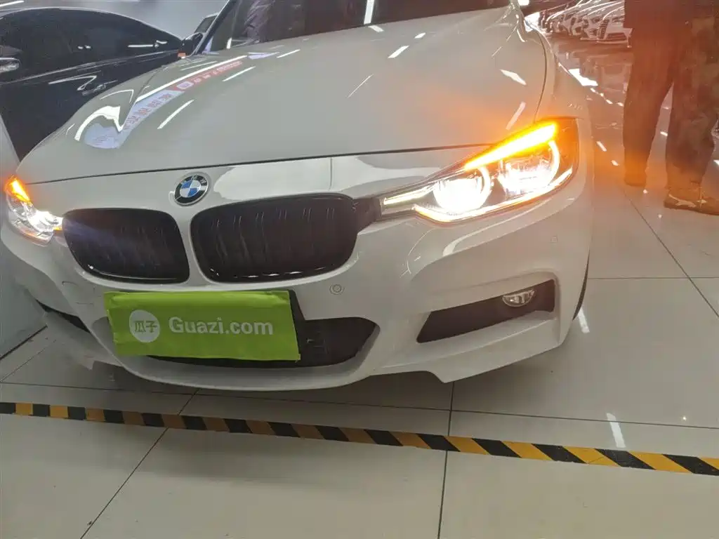BMW 3 Series 2018 — фото 24