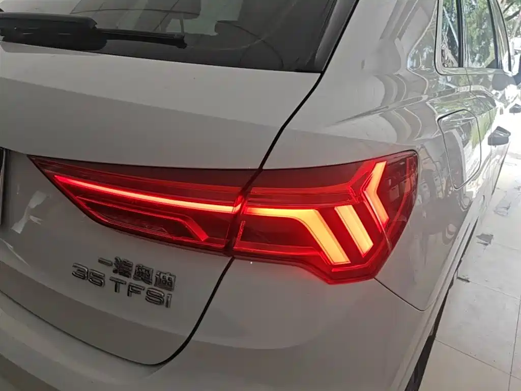 Audi Q3 2020 — фото 8