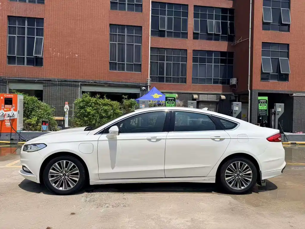 Ford Mondeo New Energy 2018 — фото 4