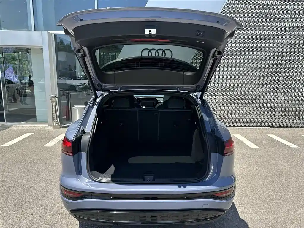 Audi Q6L e-tron 2025 — фото 14