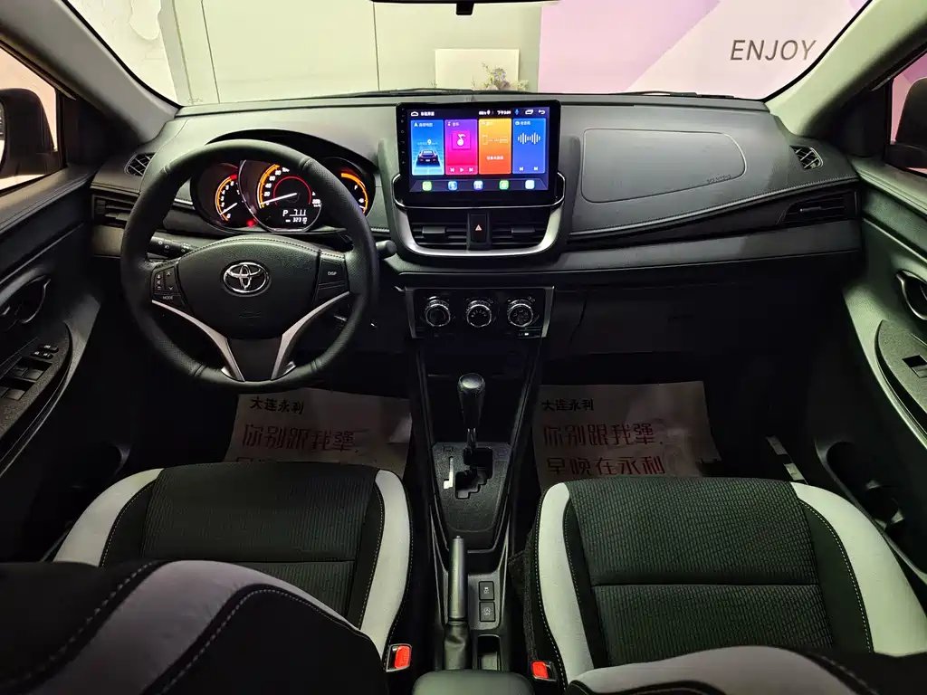Toyota Yaris L 2022 — фото 12