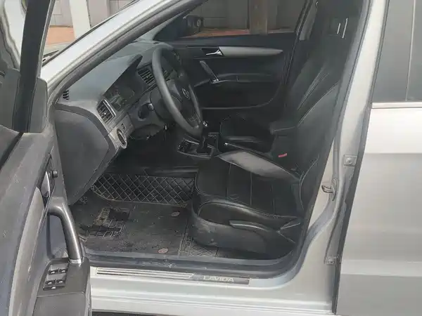Volkswagen Lavida 2013