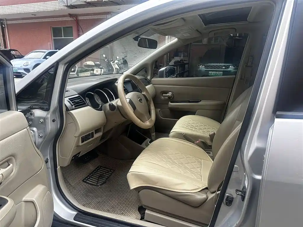 Nissan Tiida 2010