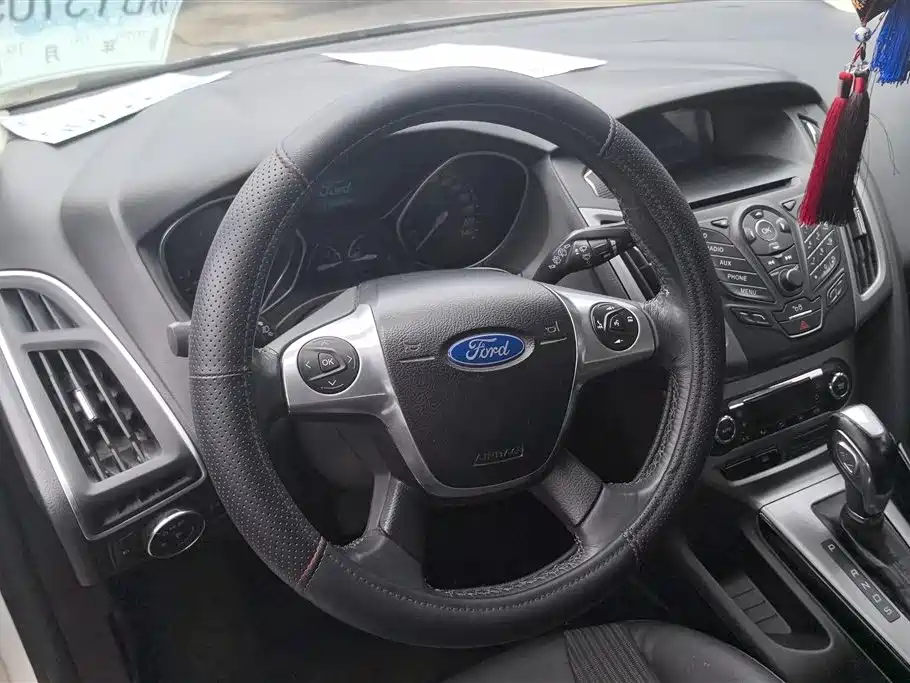 Ford Focus 2014 — фото 15