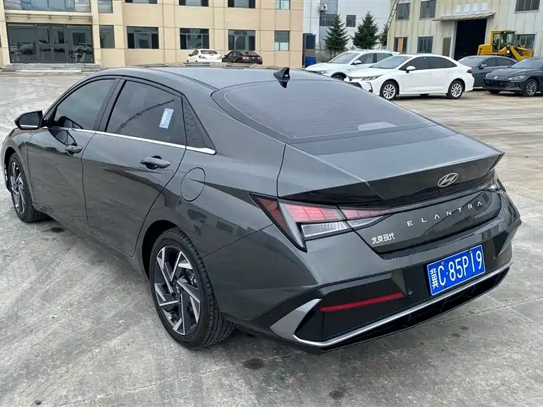 Hyundai Elantra 2023