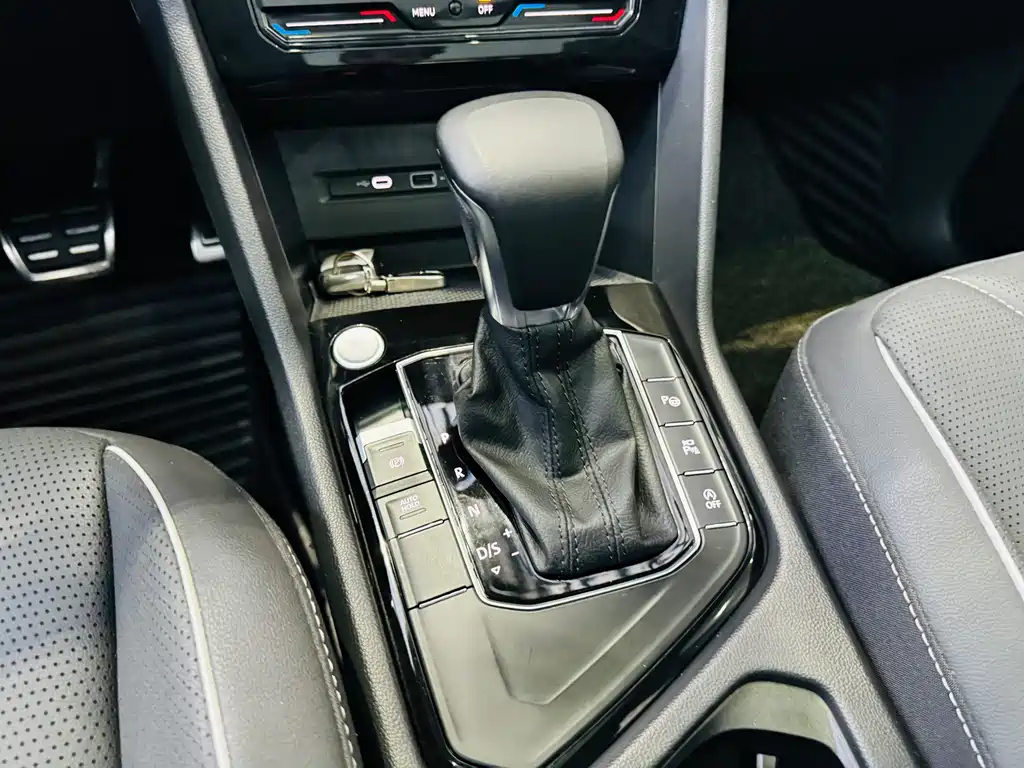 Volkswagen Tiguan L 2022 — фото 12