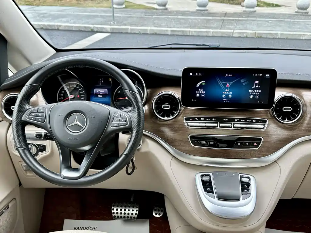 Mercedes-Benz V-Class 2022 — фото 8