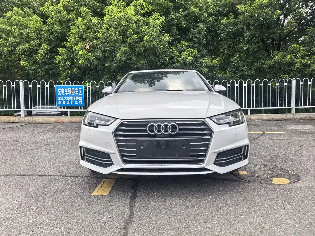 Audi A4L 2019