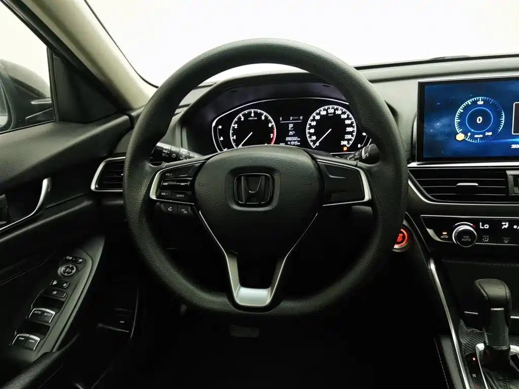 Honda Accord 2018 — фото 11