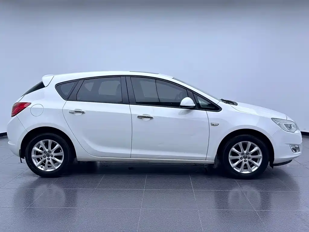 Buick Excelle 2013 — фото 15