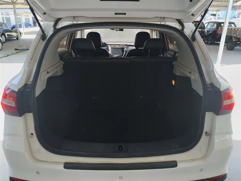 Roewe RX3 2018 — фото 15