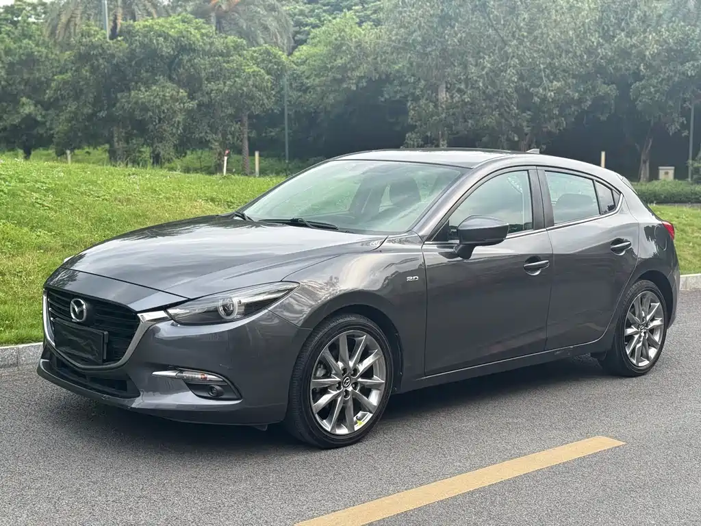 Mazda 3 Axela 2018 — фото 1