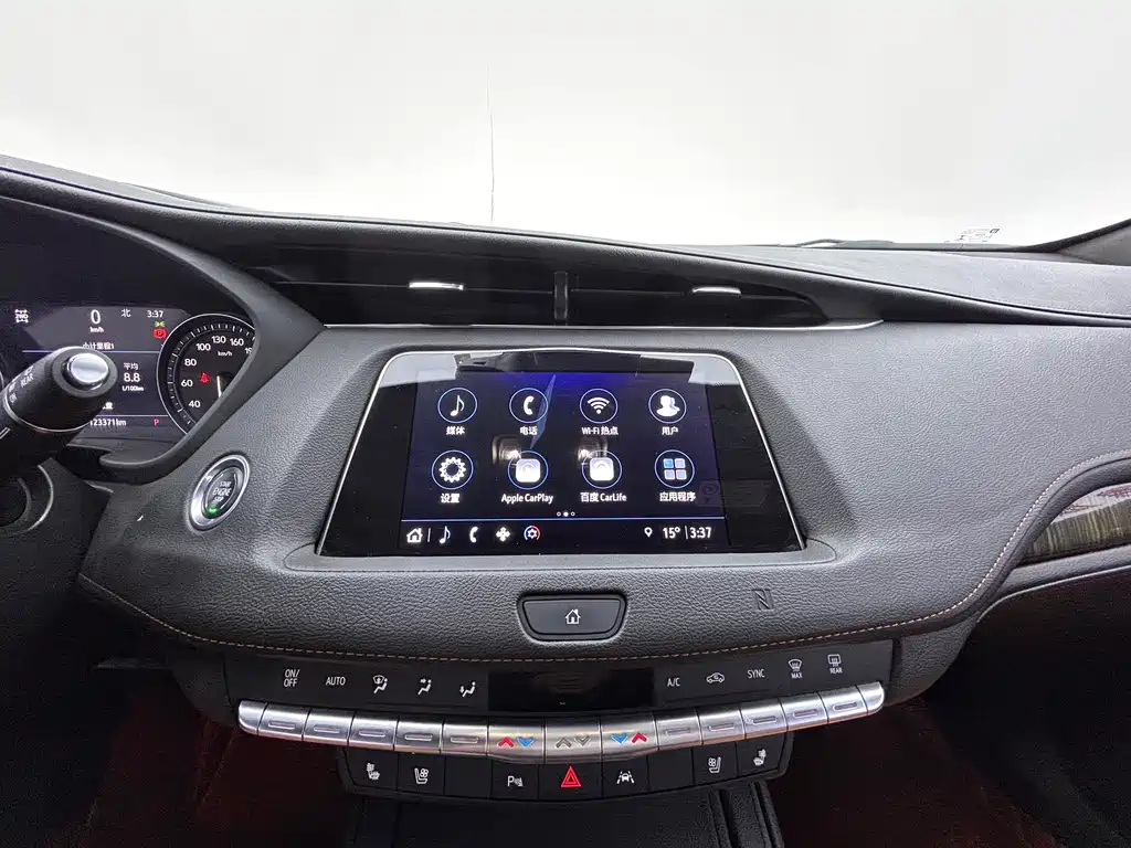 Cadillac XT4 2021 — фото 11