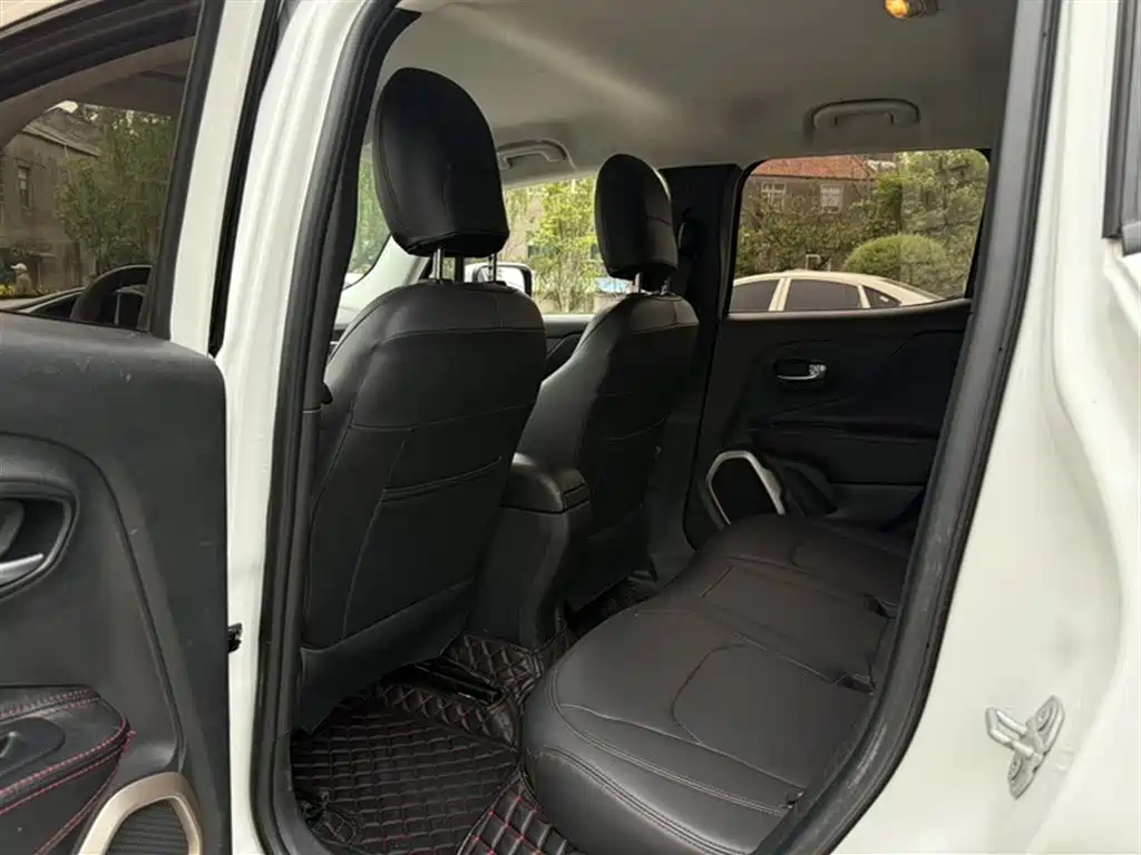 Jeep Renegade 2019 — фото 24