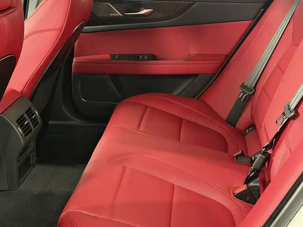 Jaguar XEL 2025 — фото 14