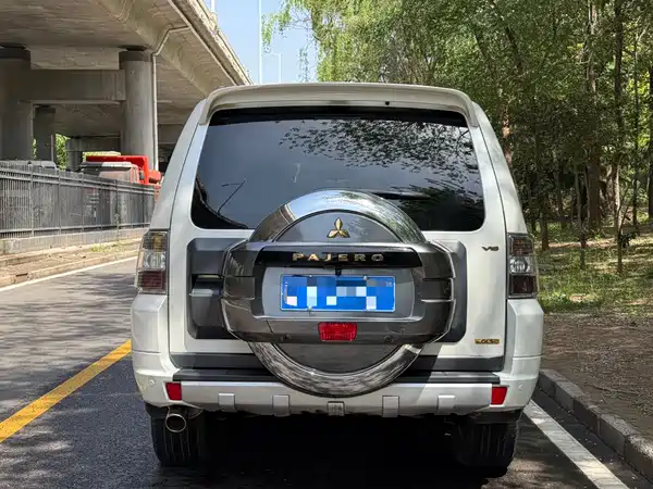 Mitsubishi Pajero 2016