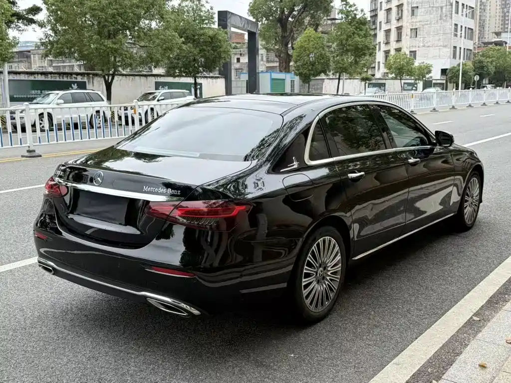 Mercedes-Benz E-Class 2022 — фото 17