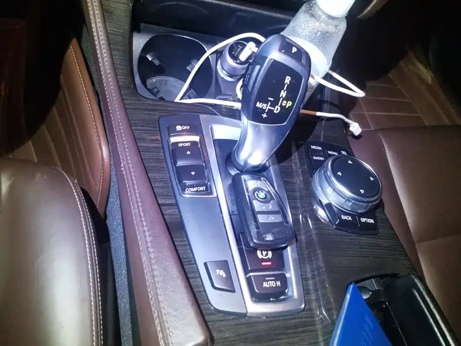 BMW 5 Series 2015 — фото 16